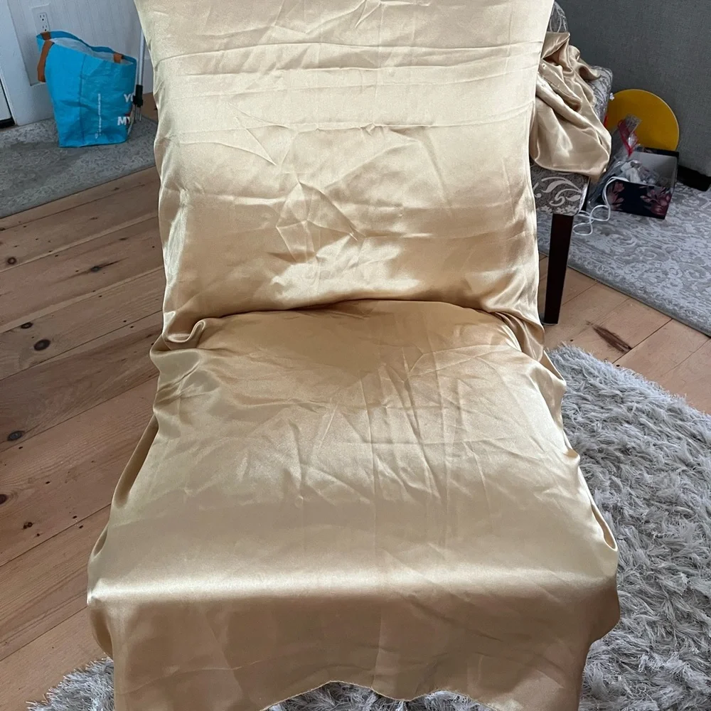 N/A elegant gold